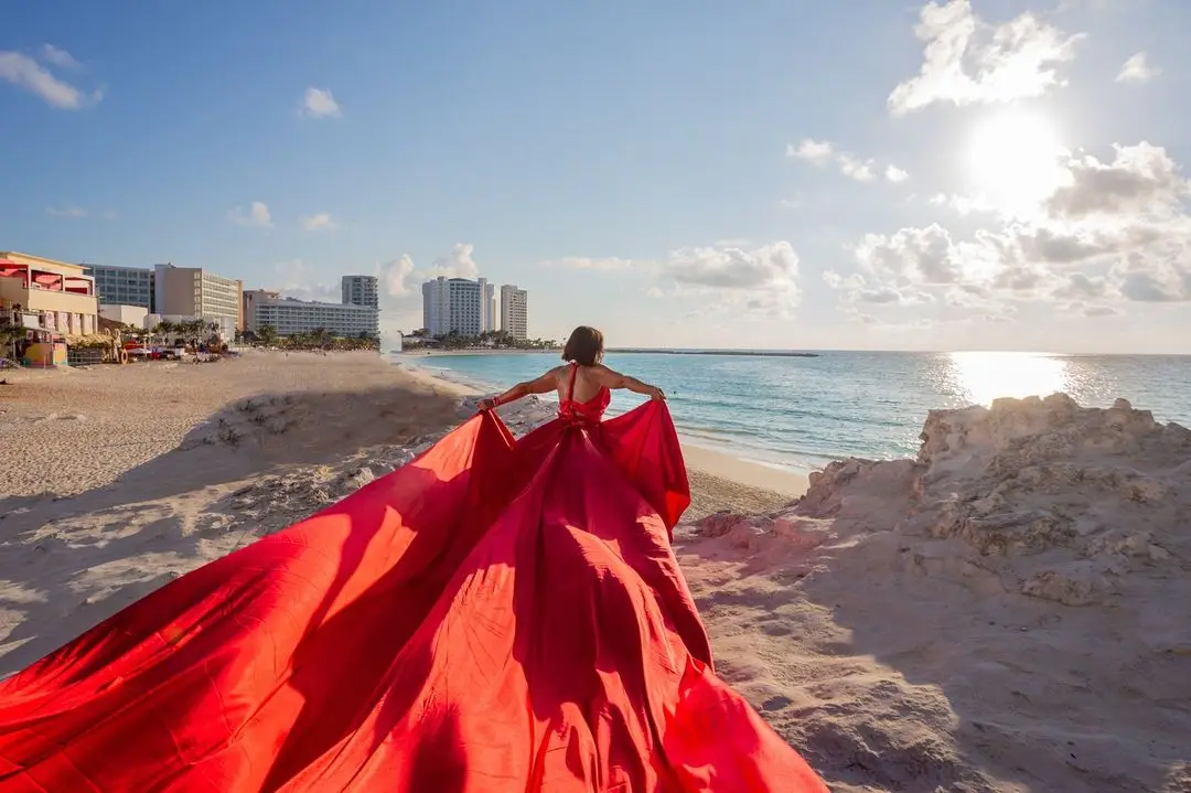 Flying dress flowing in the Caribbean wind — Pro Art Photographers Cancun